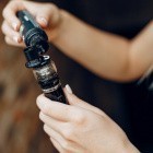 Парение — это технология, преобразующая жидкость для электронных сигарет в аэрозоль. 